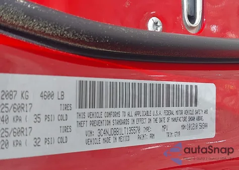 2020 Jeep Compass Latitude 4X4 z USA, uszkodzony, nr VIN 3C4NJDBB1LT135570